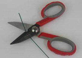 SCISSORS BLACK BLADE TITANIUM HARD STEEL+C.TITANIUM 14 CM