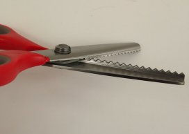 SCISSORS ZIG-ZAG 23 CM  ABS AND SILICON HANDLE