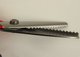 SCISSORS ZIG-ZAG 23 CM  ABS AND SILICON HANDLE